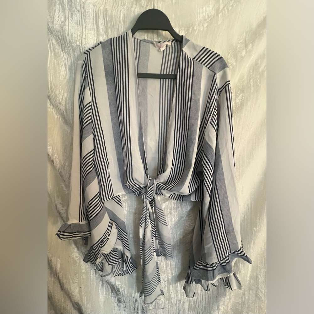 Hot and Delicious Women’s Butterfly Tie Top Size Medium